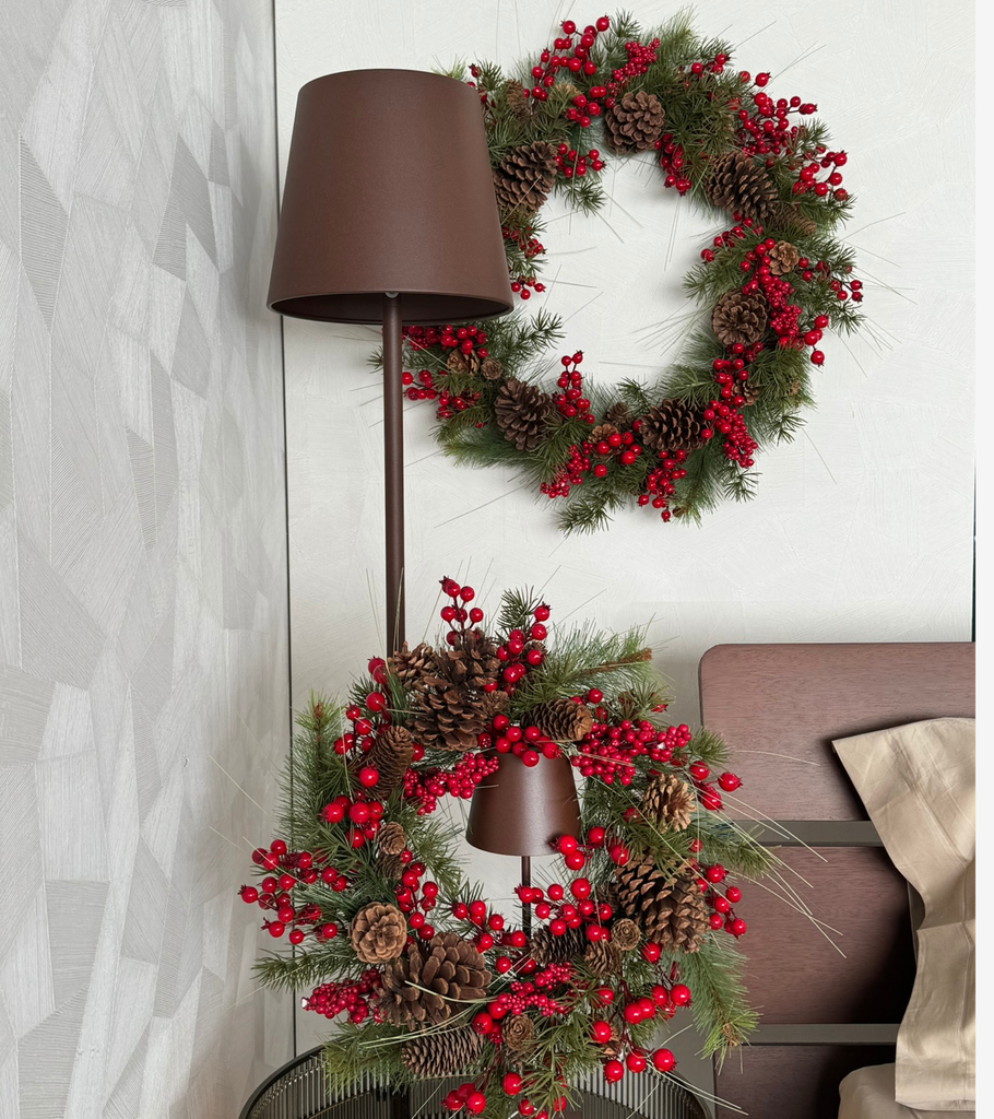 Ghirlanda Bacche pigne e pino addobbi natalizi