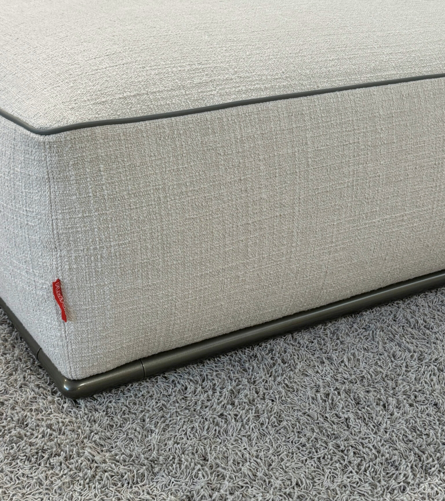 Perry divano flexform con pouf