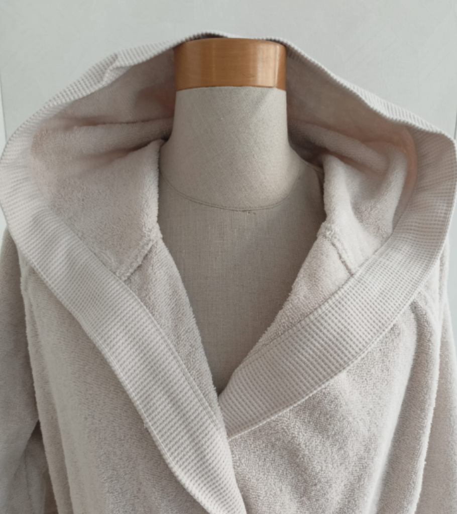 accappatoio beige cappuccio