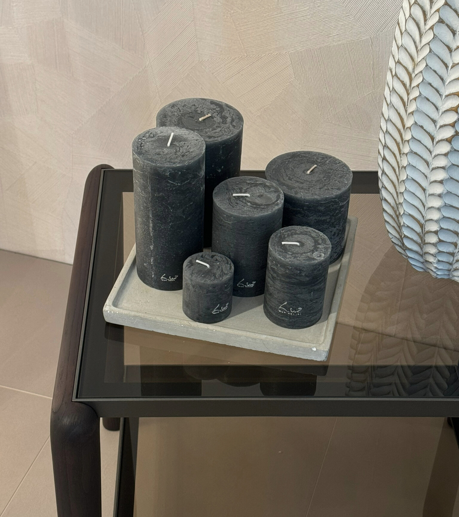 candele diverse dimensioni grigio