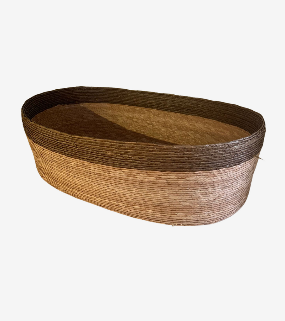 cesta con bordo marrone
