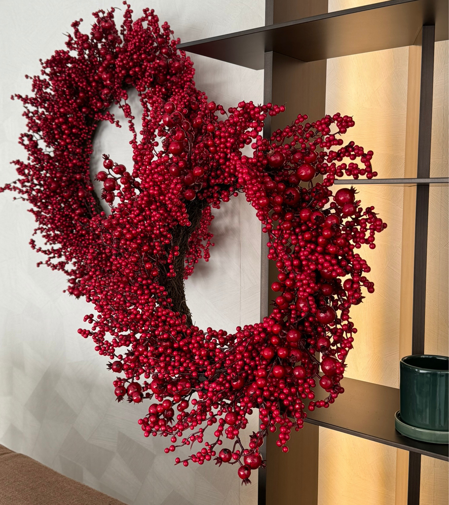 ghirlanda con bacche rosse addobbi natalizi