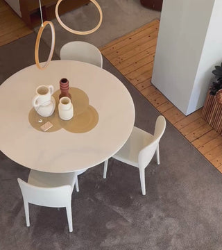 Video tavolo e sedia cattelan