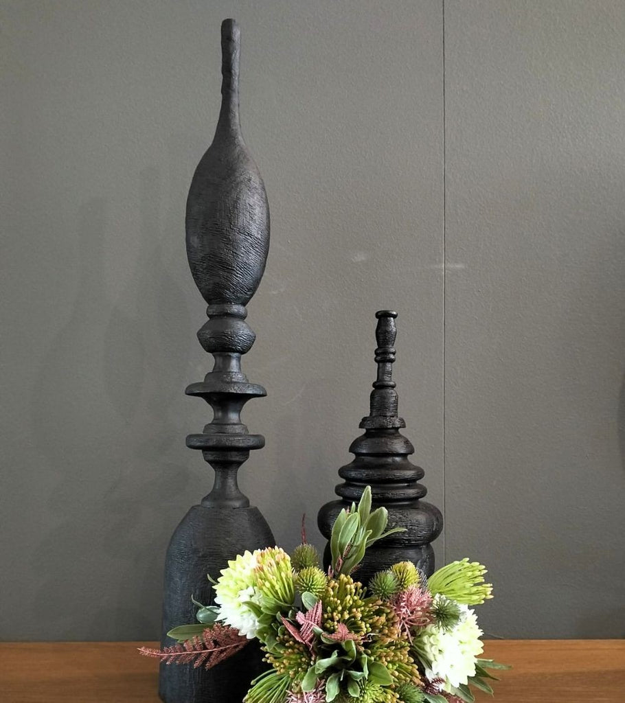 scultura nera legno casa