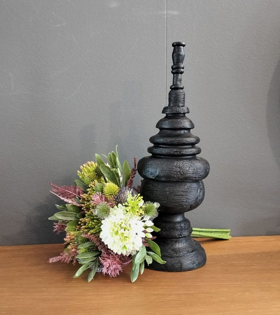 scultura nera legno decorazione
