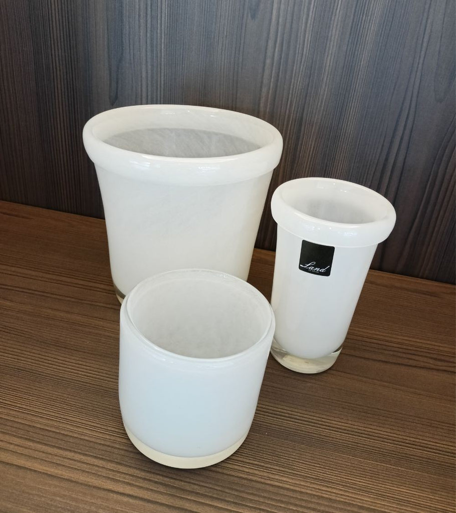 vaso in vetro soffiato bianco