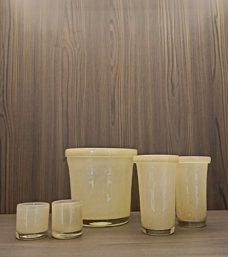 vaso in vetro soffiato con bordo